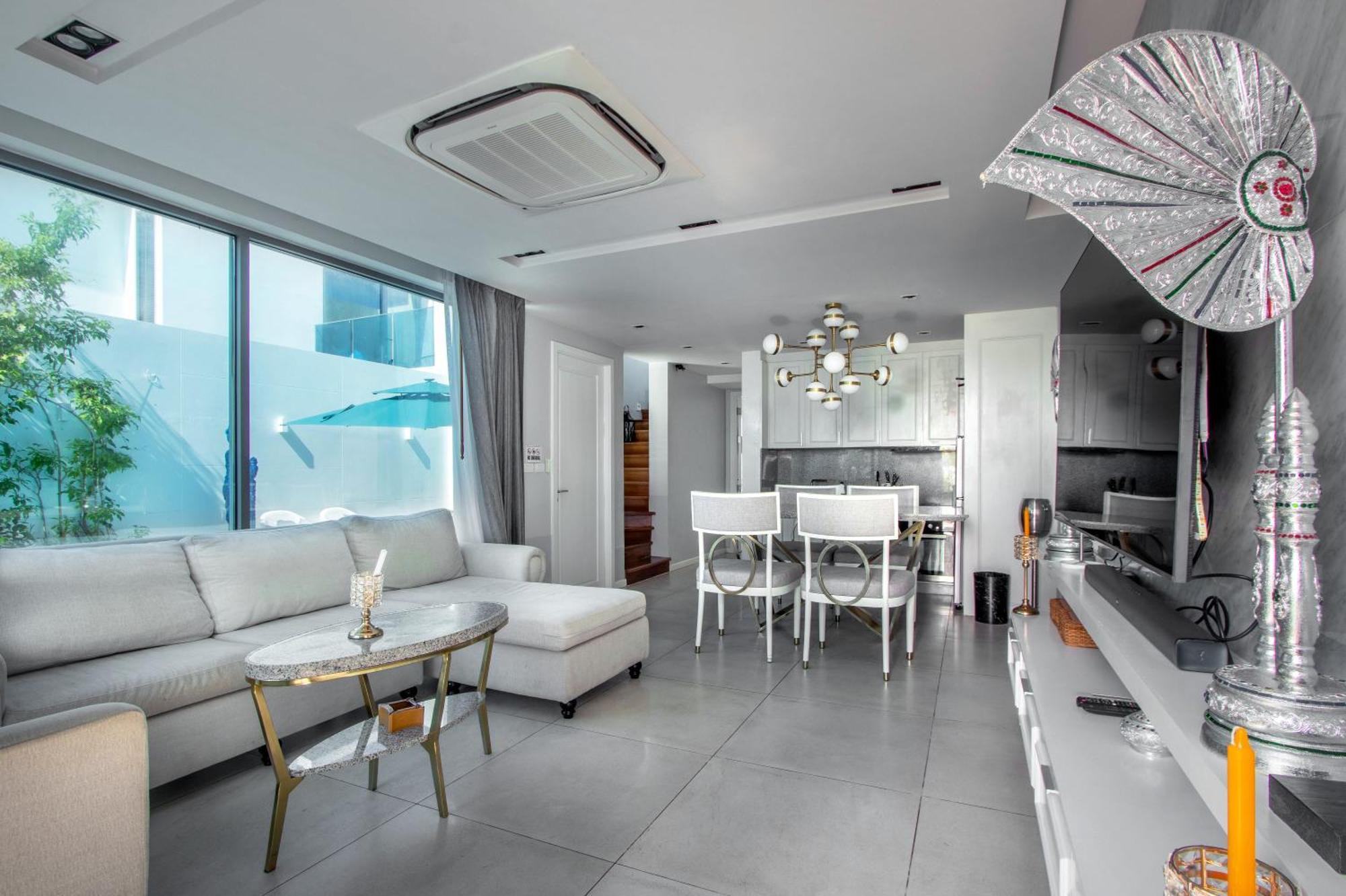 Vila 【beach Front】海景沙滩别墅，私人泳池，免费早餐，女佣每日清洁，生活方便交通便利 B